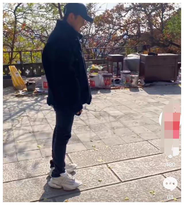 黄晓明|黄晓明带叶珂看展,为避嫌与其分开合照,女方颜值高身材超好