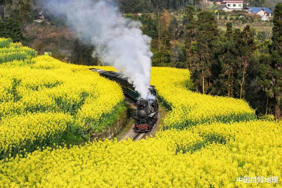 平遥|这里的秋色也很美！这条宝藏线路，带你发现藏在横断山里的秘密！丨?云贵川路书