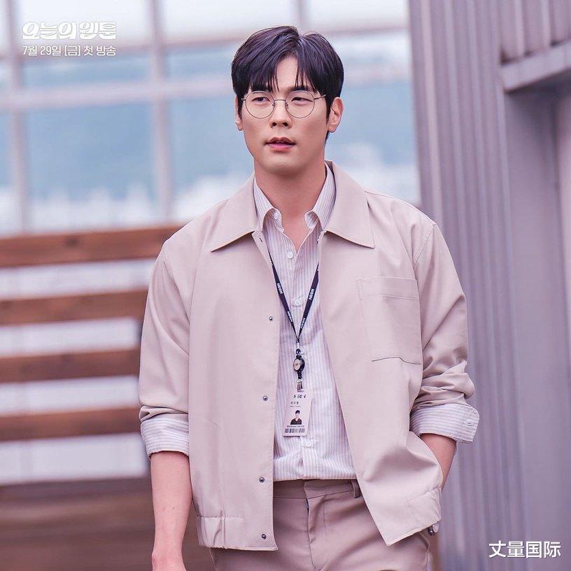 今日的网漫|金世正《今日的网漫》首播收视开红盘，配角各个来头不小