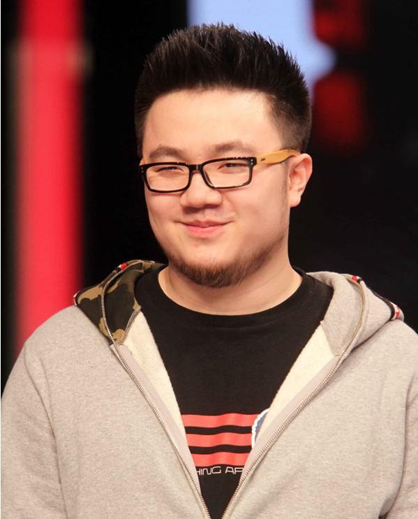 英达|英达引以为傲的百万年薪小儿子，竟是这样？真比不上被抛弃的巴图