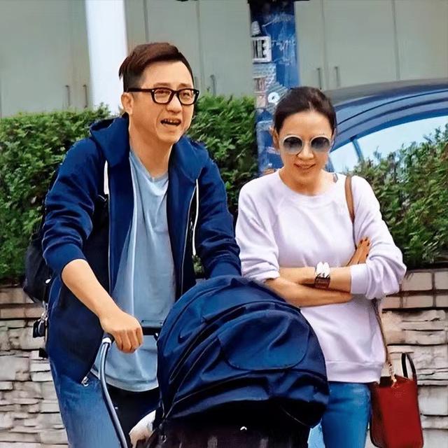 张嘉欣|61岁庾澄庆首次公开妻子，再婚6年，与张嘉欣对唱秀恩爱