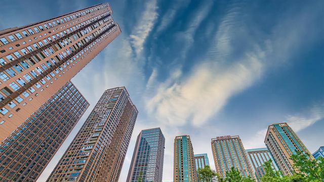楼市|“因房返贫”现象蔓延，多套房家庭成贫困户，这些人在远离楼市