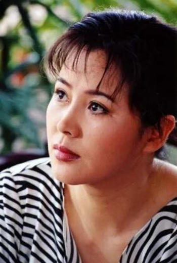 于小慧|演员于小慧:没出月子被迫离家,单亲妈妈35年,风光背后有眼泪