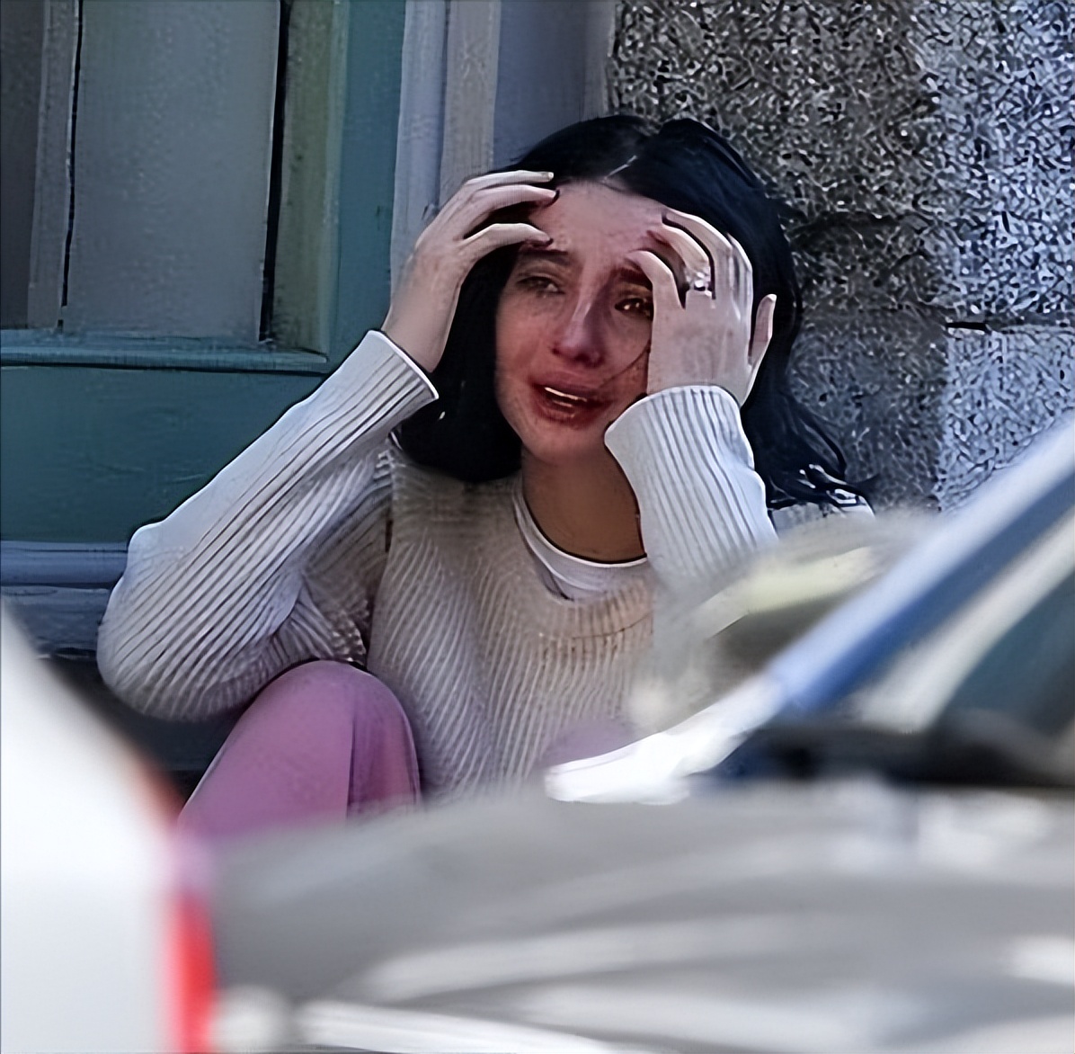 金·卡戴珊|《速度与激情》保罗沃克23岁女儿走红毯！太显老，穿露腰装身材赞