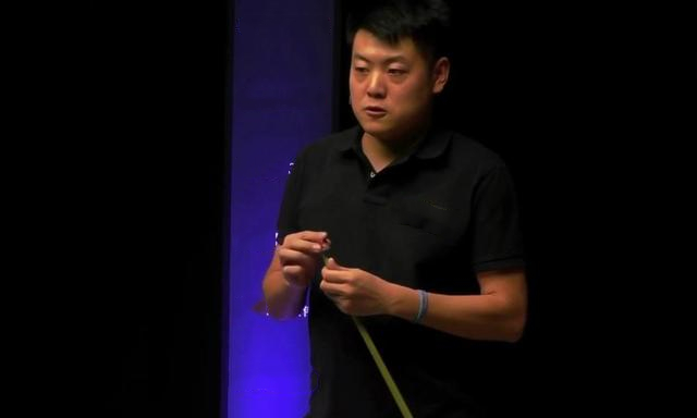 颜丙涛|两位中国选手晋级8强！00后小将冲击半决赛，颜丙涛连丢5局被逆转