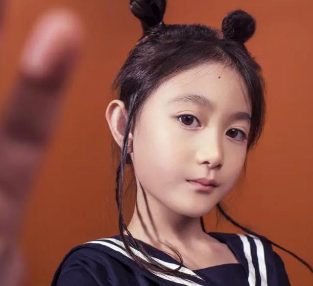 许佳琪|比父母更美的8位星二代，翁虹女儿美貌惊艳，李静女儿大眼睛超美