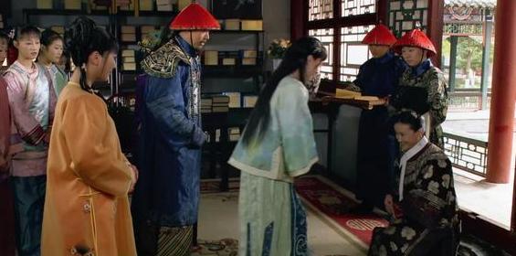 甄嬛传|《甄嬛传》：芳若没见过“好东西”？甄嬛送点化妆品就把她收买了