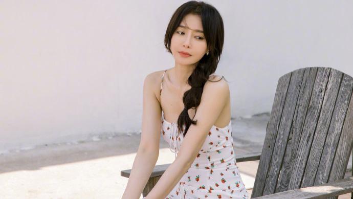 秦岚|43岁的秦岚逆袭成23岁！清新写真照曝光，火辣身材太撩人