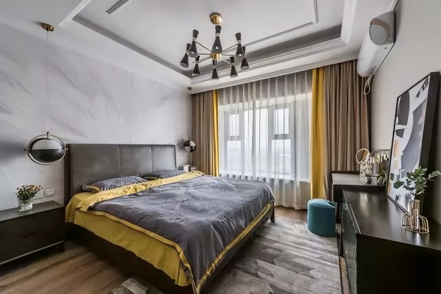 带阁楼的新房,以黑白灰为主基调,装饰出一个轻奢、高雅的家