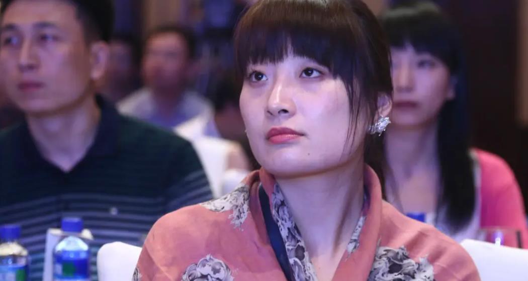 宗馥莉|宗馥莉:坐拥400亿身家,被网红杨展高调求婚,娃哈哈唯一继承人