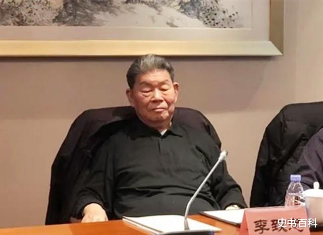 男子花一万买一本破书,卖500万没卖掉,拍卖会拍出2600万天价