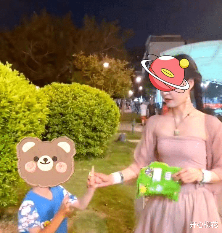 福建52岁大妈身材如少女,和外孙站在一起像姐弟,女儿自愧不如