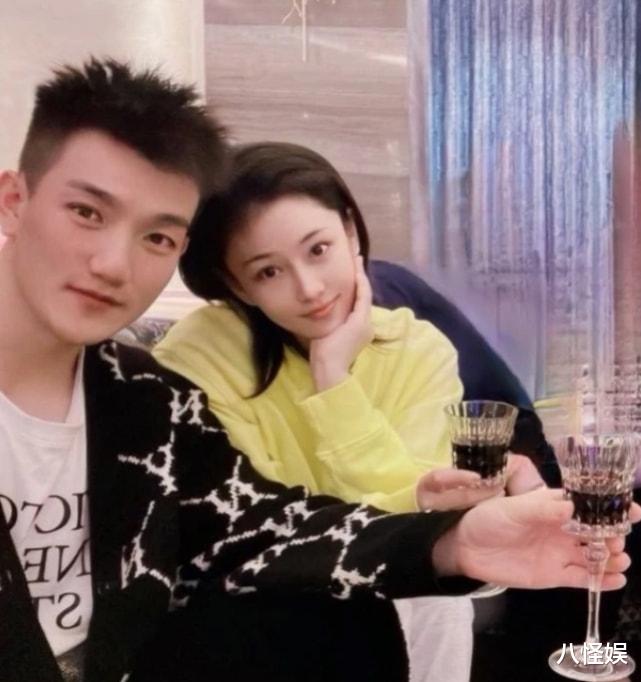 张馨予 张馨予晒照，腹部肉嘟嘟被疑孕中期，引热议后无奈回应：继续减肥