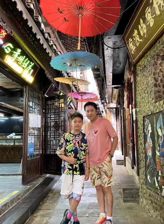 贵州|蔡国庆：开启避暑游，父子在肇兴体验民宿庆庆对自制农家饭吃不够