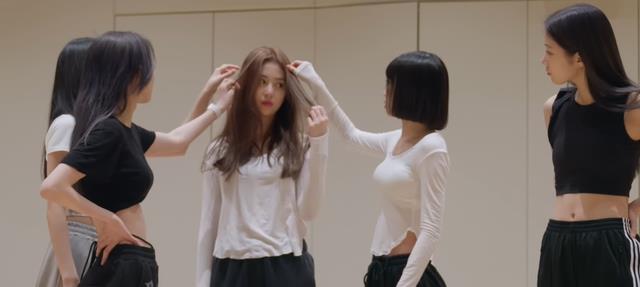 宫胁咲良|宫胁咲良因公司批评身材管理不到位落泪喊冤引热议,韩网友:病态