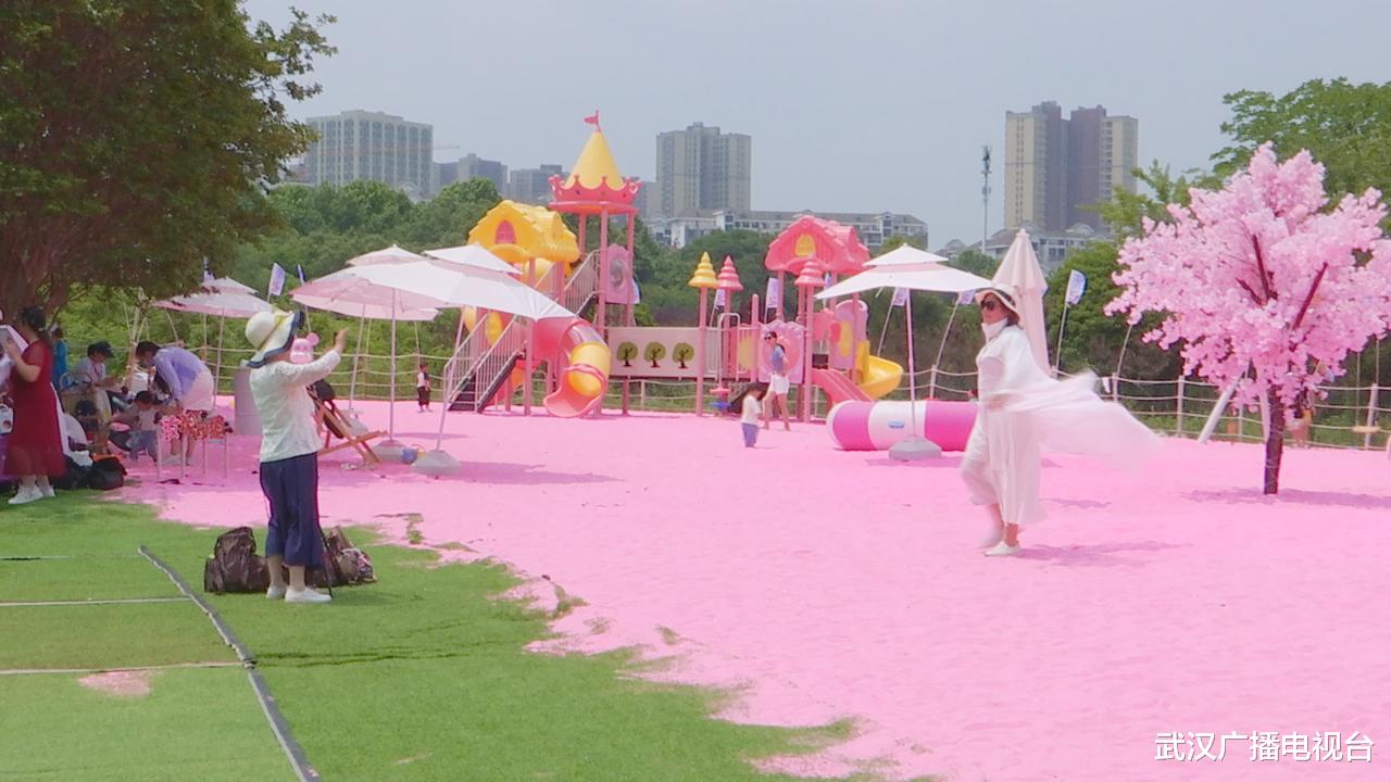 沙滩|看粉色沙滩和小羊互动，武汉新增带娃游玩好去处！