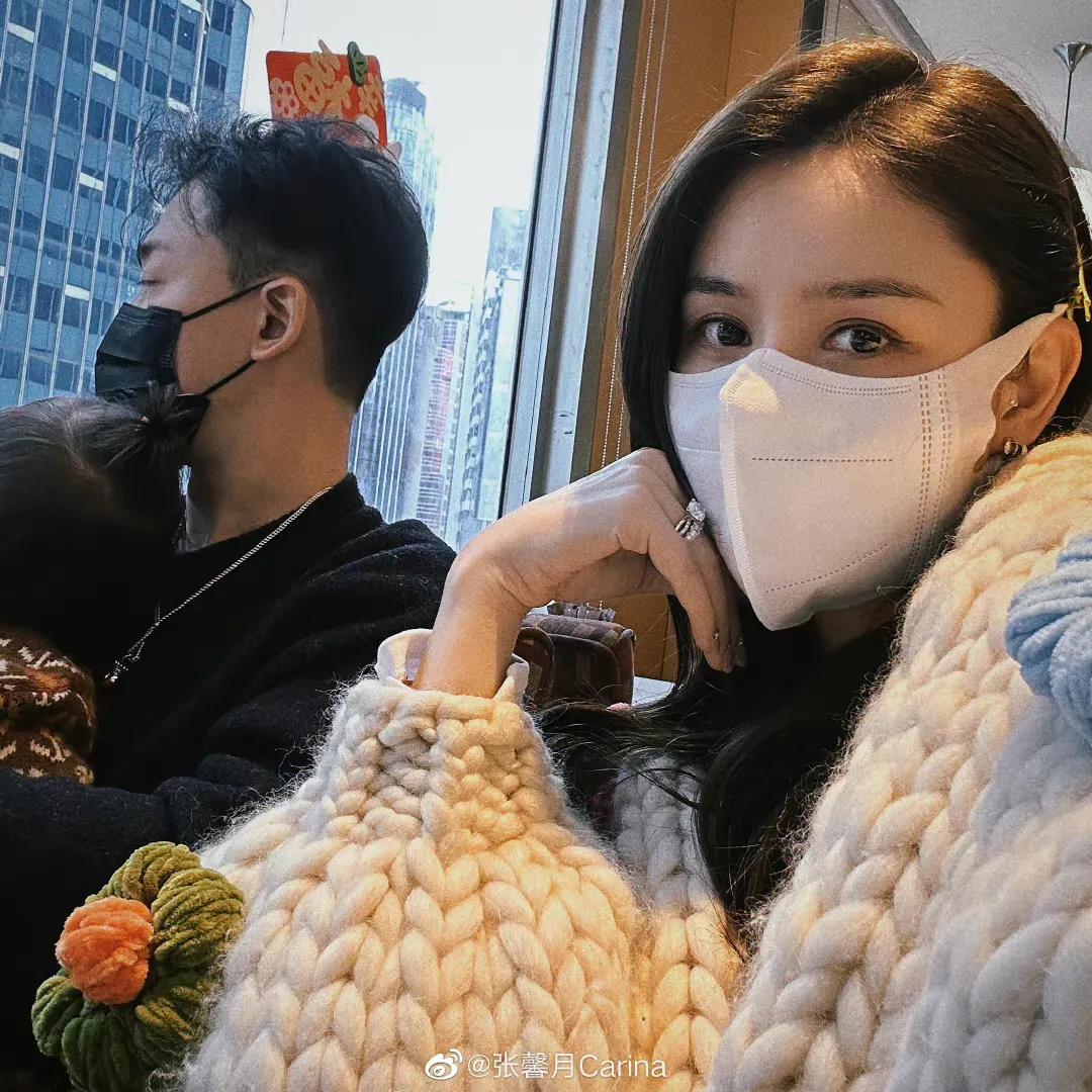 李多寅|张馨月晒美照“装嫩”,鸽子蛋钻戒出镜率超高,林峯真的太宠妻了