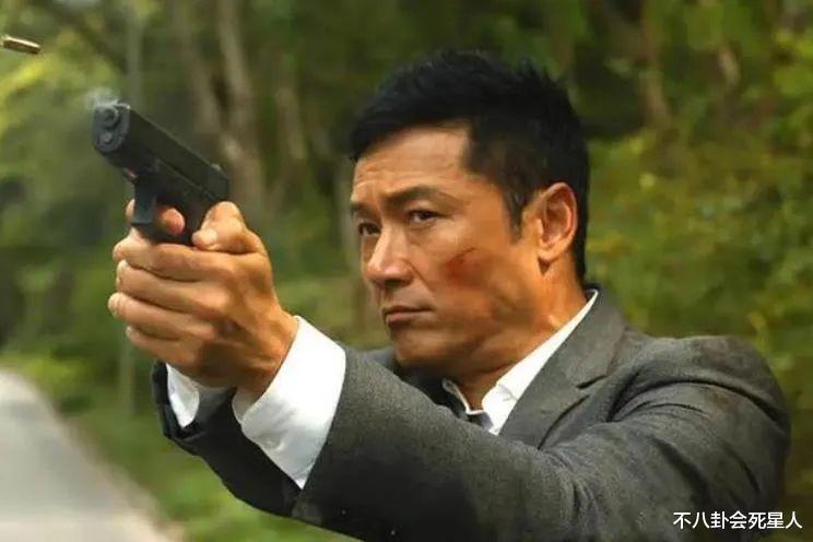 豪宅|10位港星移居国外现状，富豪明星买豪宅开餐厅，没钱的当服务员