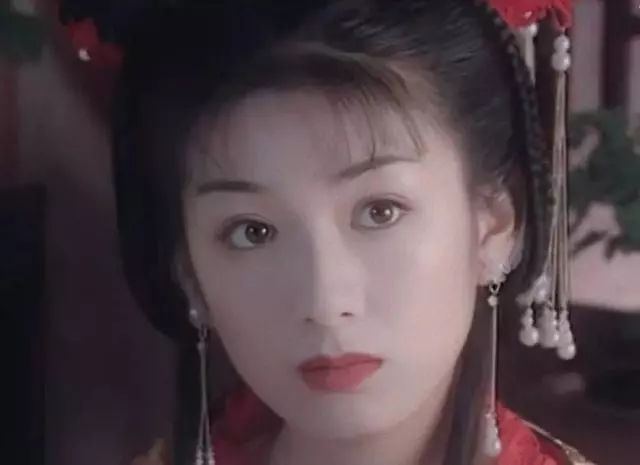 街拍|又不靠颜值取胜，这4位实力派演员，何苦去整容？