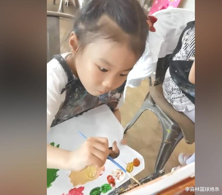 郭斌|王楠巨富老公伤心变开心！6岁女儿画画补送礼物：多才多艺真优秀