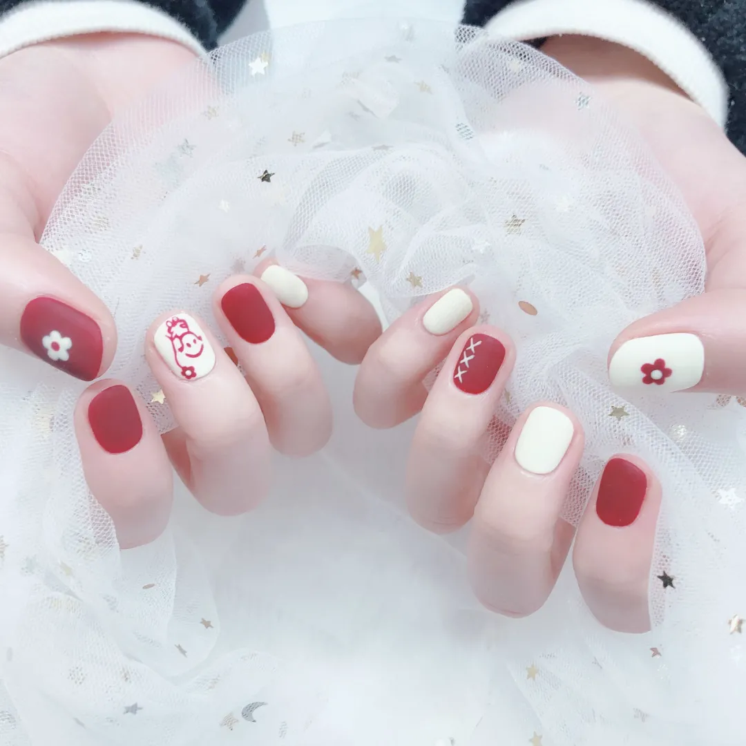 李冰冰 适合黄黑肤色姐妹的显白新年款美甲~