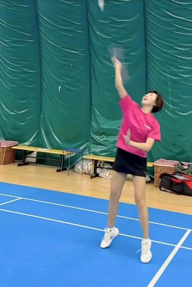 张蕾|央视女主持集体曝新照:45岁欧阳夏丹身材火辣,张蕾疑整容