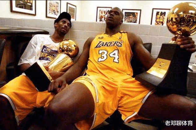 奥尼尔|奥尼尔在NBA5大“非人类”瞬间！背着艾弗森扣篮 篮筐被扣碎