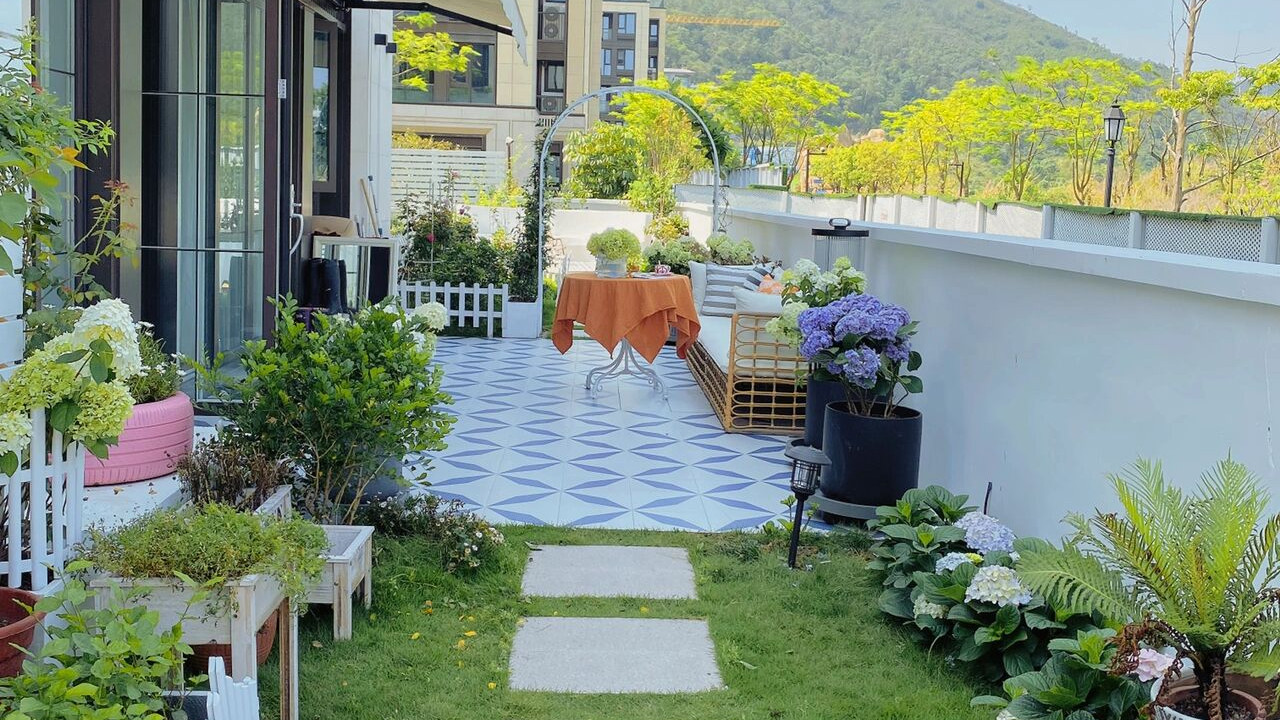 买房送了个250㎡的院子，自己设计成花园，朋友说像高档度假酒店