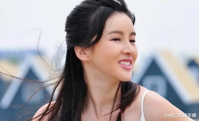 内江首富李华:23岁辞掉“铁饭碗”,今身家近700亿,迎娶女明星