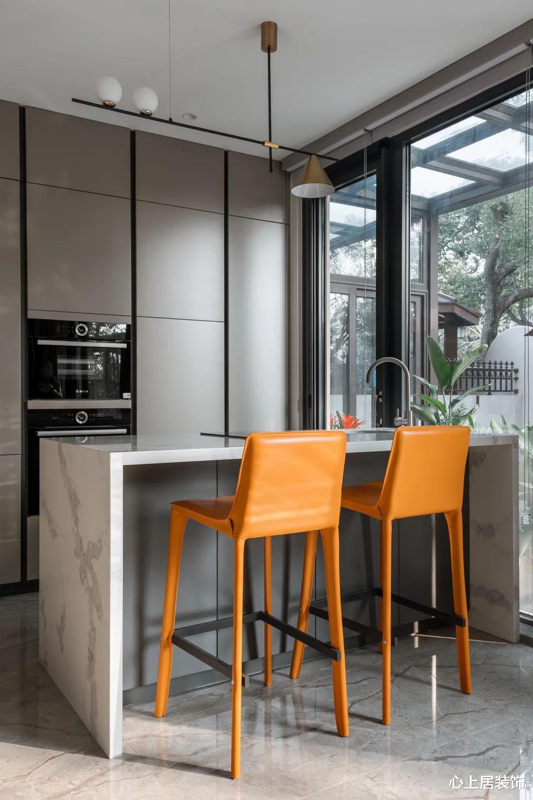 350平现代别墅,精简轻奢,向阳而生