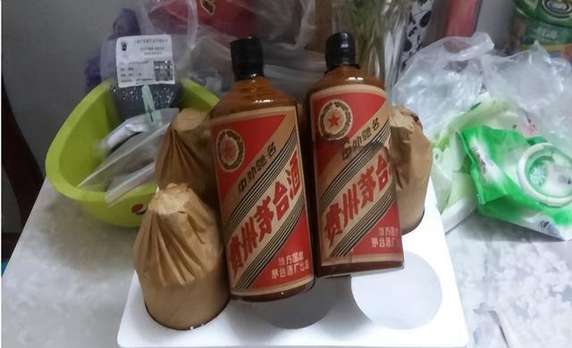 大街上“高价收老酒”,原来里面竟暗藏“猫腻”,行家:别中计