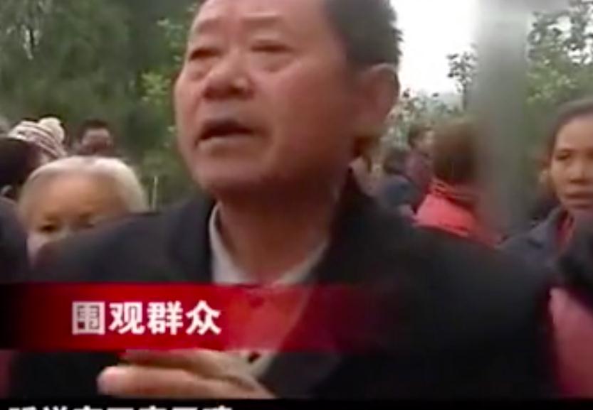 2014年19岁女孩仗着好看,骗婚十里八乡帅哥,数百人上门讨要说法