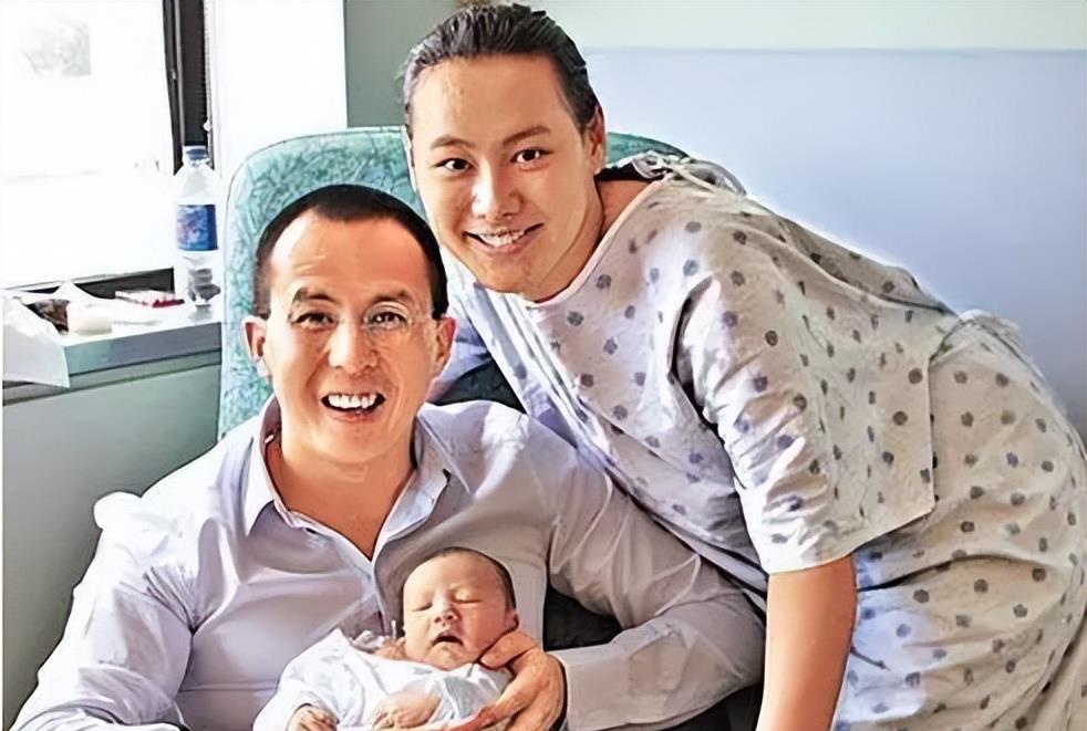 梁洛施|梁洛施素颜如少女，大儿子身高暴涨，住在李泽楷的豪宅里，日子过得很滋润。