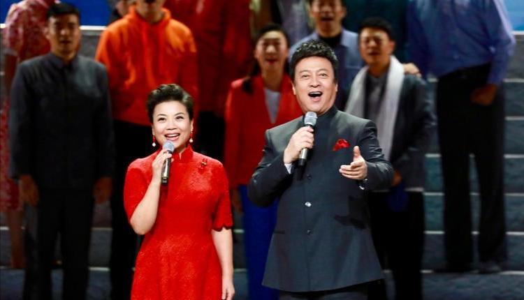 张也|张也:和张行恋爱8年未果,与大8岁吕继宏相伴多年,54岁仍未婚