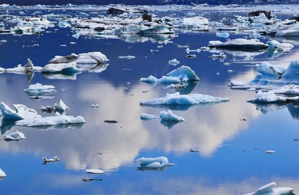 南极崩塌了！一块1270平方公里的冰山掉落大海，有什么影响？