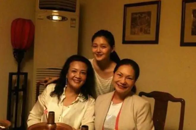 大S|张兰回应大S称酸辣粉：所有东西我自力更生买，您结婚还刷别人卡