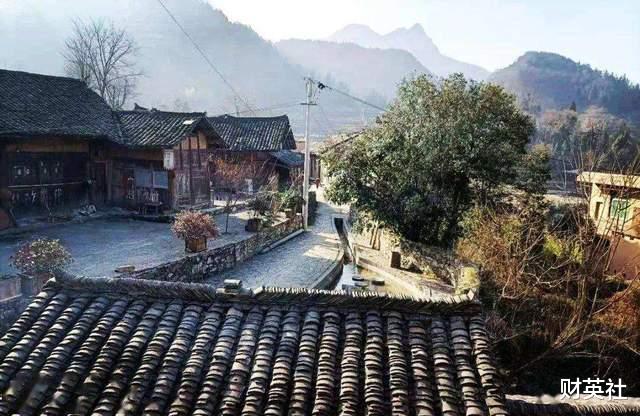 宅基地|村民为什么不愿意“村村合并”？搬进楼房不好吗？有4个现实原因