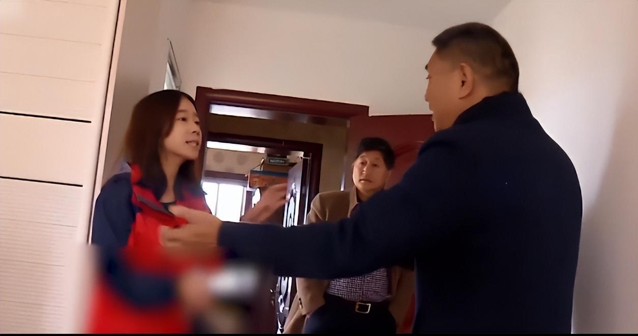 2021年,三十五岁富二代打骂父母,只因怀疑自己不是他们亲生的
