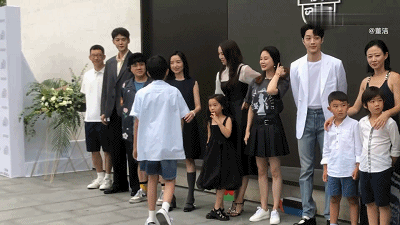 董洁|13岁顶顶太秀气？董洁身兼父职让儿子骑山地车，曝孩子摔得很惨