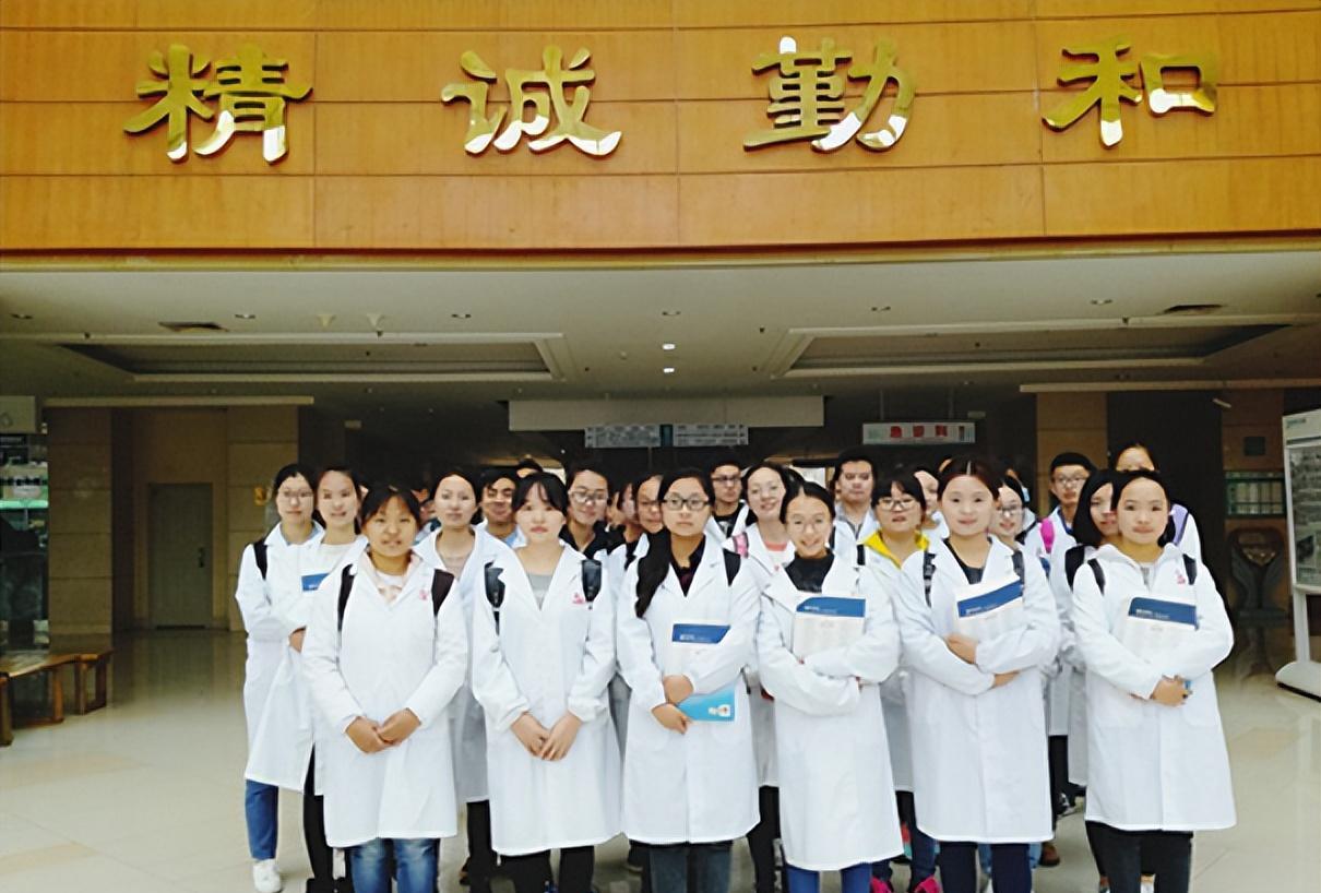 杭州|医学生找工作难吗?北大硕士生面试被刷10余次,月薪9千仍不知足