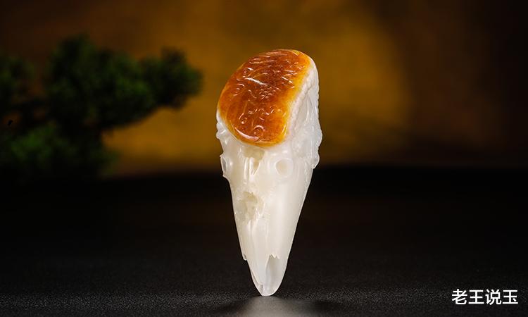 |和田玉色十分，红皮独占七分