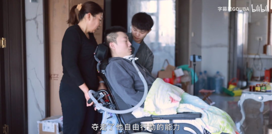 20岁消防员因意外高位截瘫,多次自杀未果,竟靠嘴炼成游戏大神