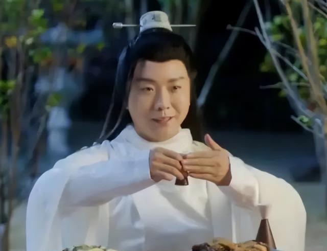 张艺谋|43岁李玉刚陷入中年“发腮”危机！脸颊圆润网友大呼：认不出