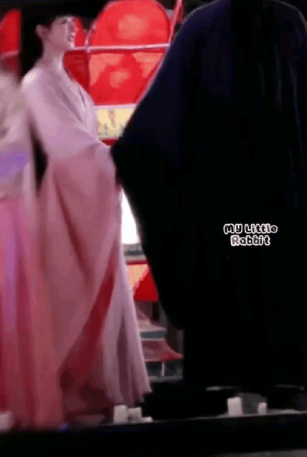 赵丽颖|《与凤行》路透发糖了!赵丽颖林更新手拉手拍戏,cp画面越看越甜