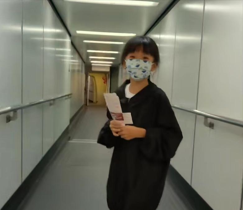 9岁女孩确诊血癌,妈妈见死不救,90后漂亮姑姑卖车用嫁妆救她