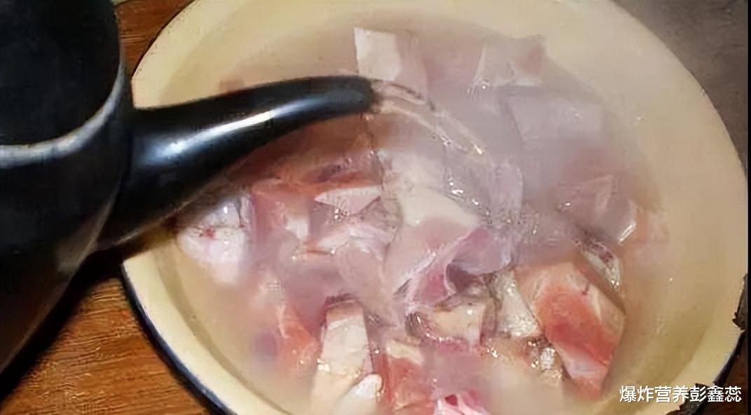 |提醒：生肉不能在水龙头下直接冲洗，反而会滋生细菌？是这样吗