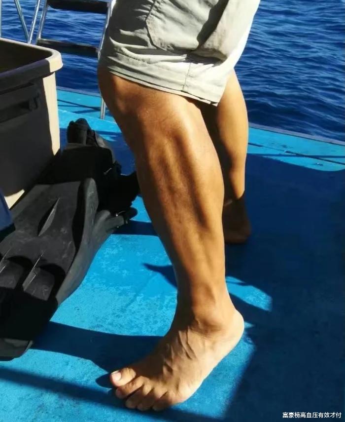 男足|男足要有“亮腿精神”，继网友晒美腿，央媒也晒腿照了