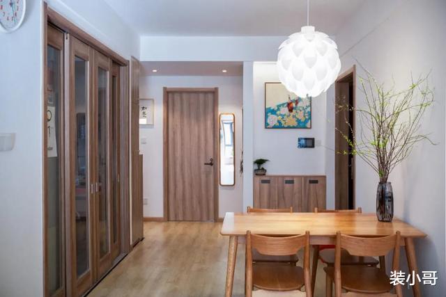 全屋定制更优秀,看这对小夫妻如何把玩空间,一进门就把人吸引住