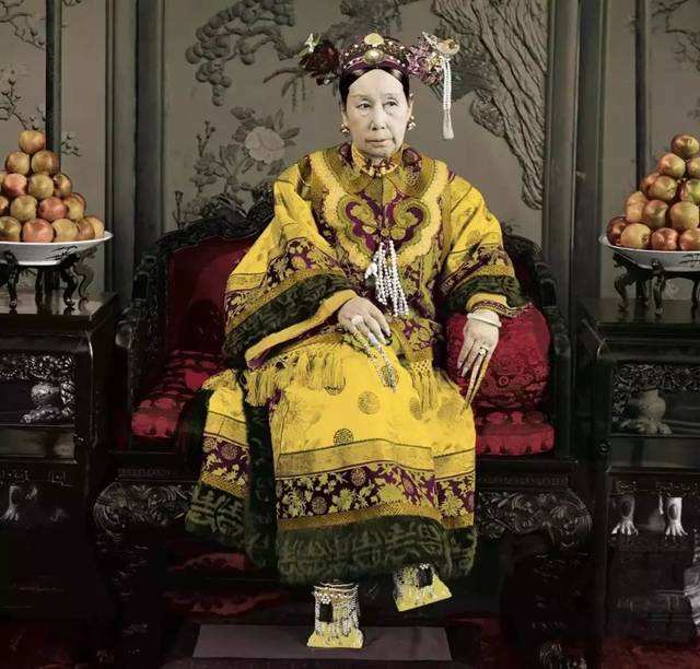 26岁的慈禧，凭什么在咸丰皇帝去世后执掌大权，拉下八位大臣？