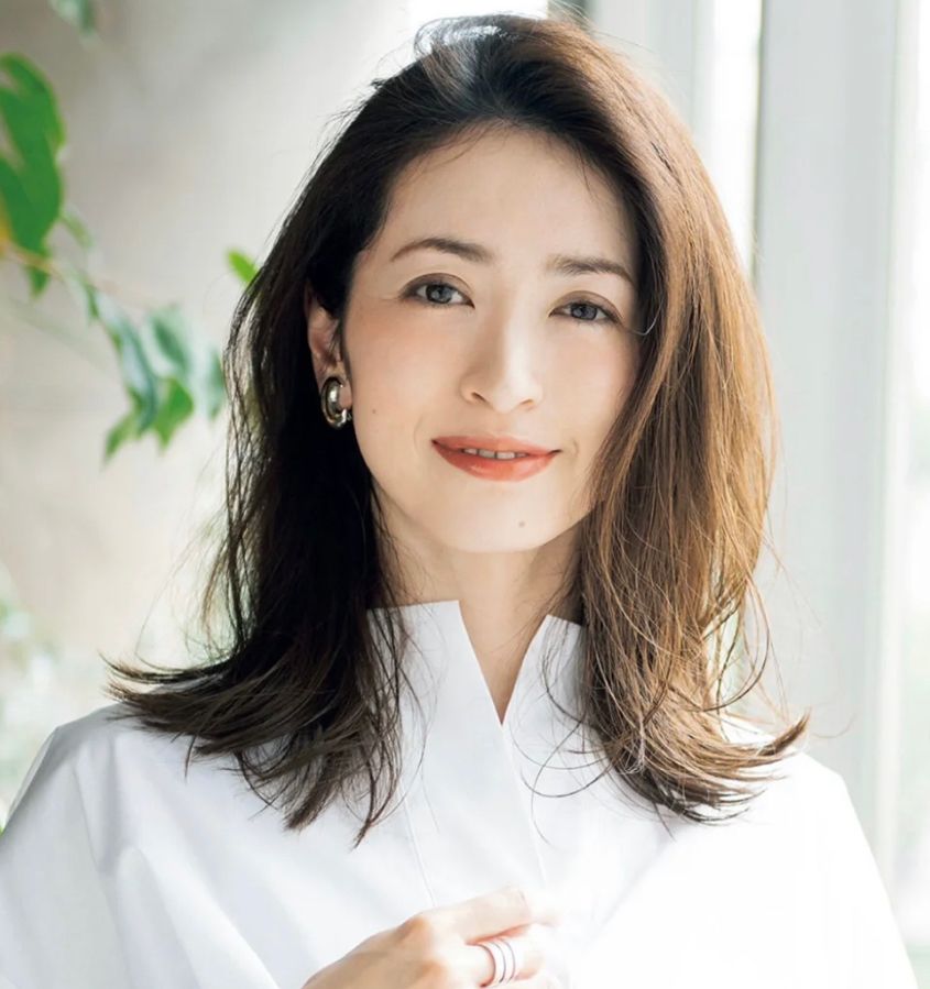 烫发 女人上了年纪别乱烫头发，要懂得这“3要3不要”，烫错太容易显老